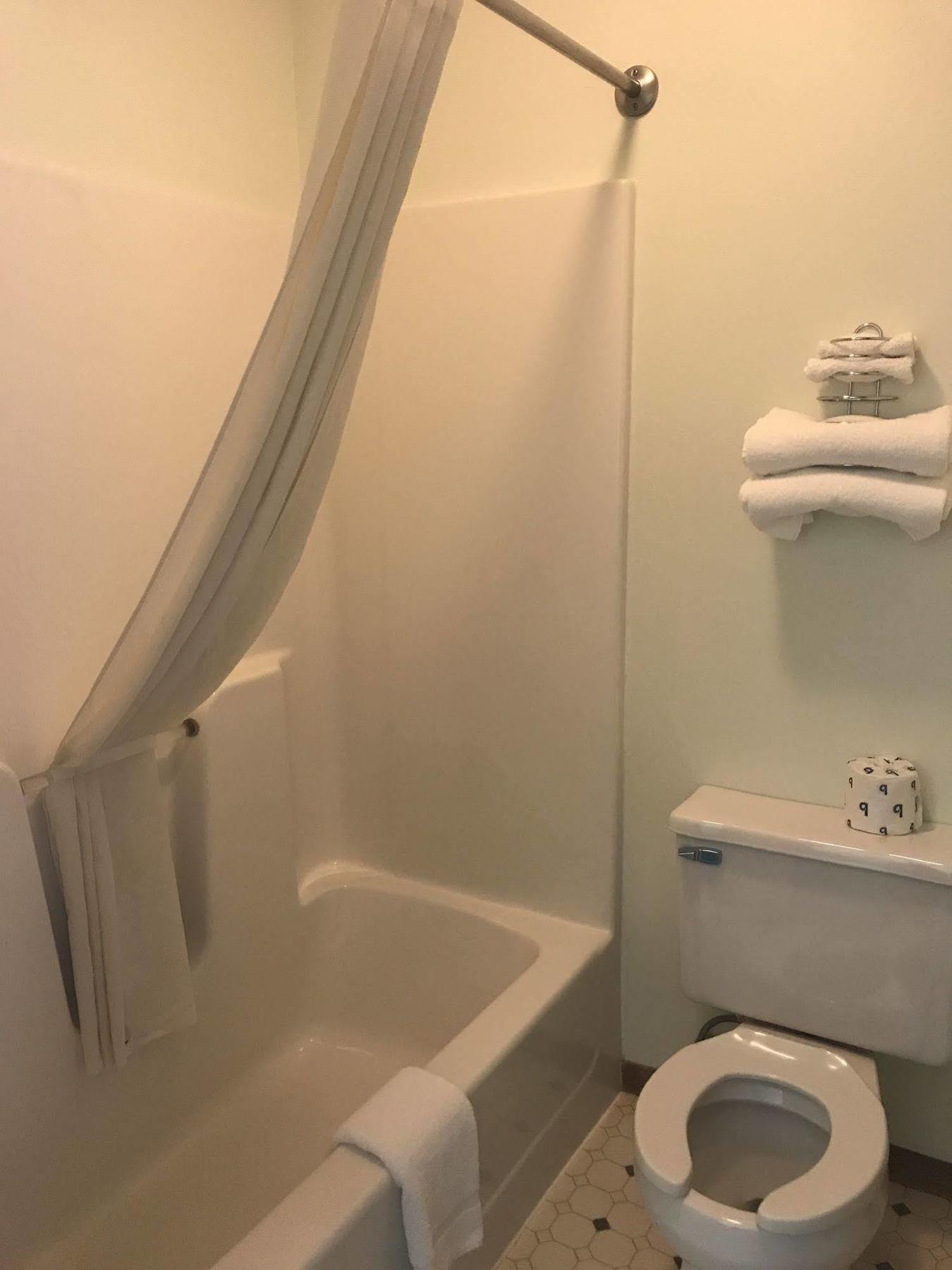 Hartwood Inn Charles City Ngoại thất bức ảnh